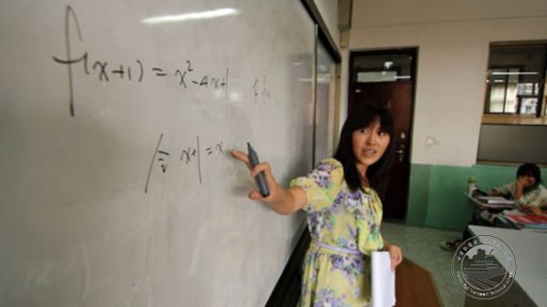 中国推教师职称改革 中小学教师也能当教授