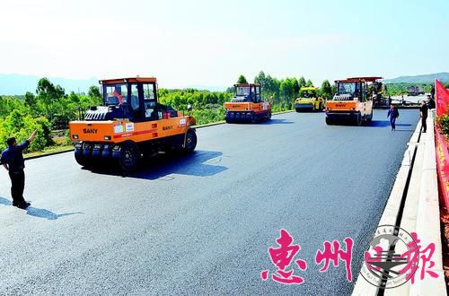 潮惠高速惠州段正在施工。 本报记者戴 建 通讯员林晓青 摄