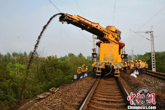 黎湛铁路进行电气化改造广西第一大侨乡将通动车