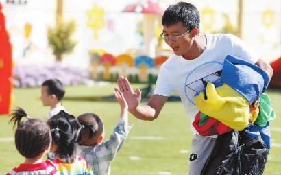 兰州学幼师的学校告诉你男幼师对幼儿园的影响